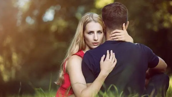 Amor a Medias: Qué debes hacer si tu marido te quiere, pero no te ama