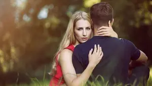 Amor a Medias: Qué debes hacer si tu marido te quiere, pero no te ama
