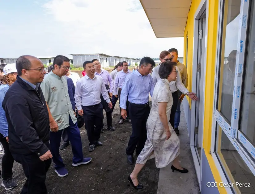 Delegación china visita proyecto de construcción de viviendas en Nicaragua