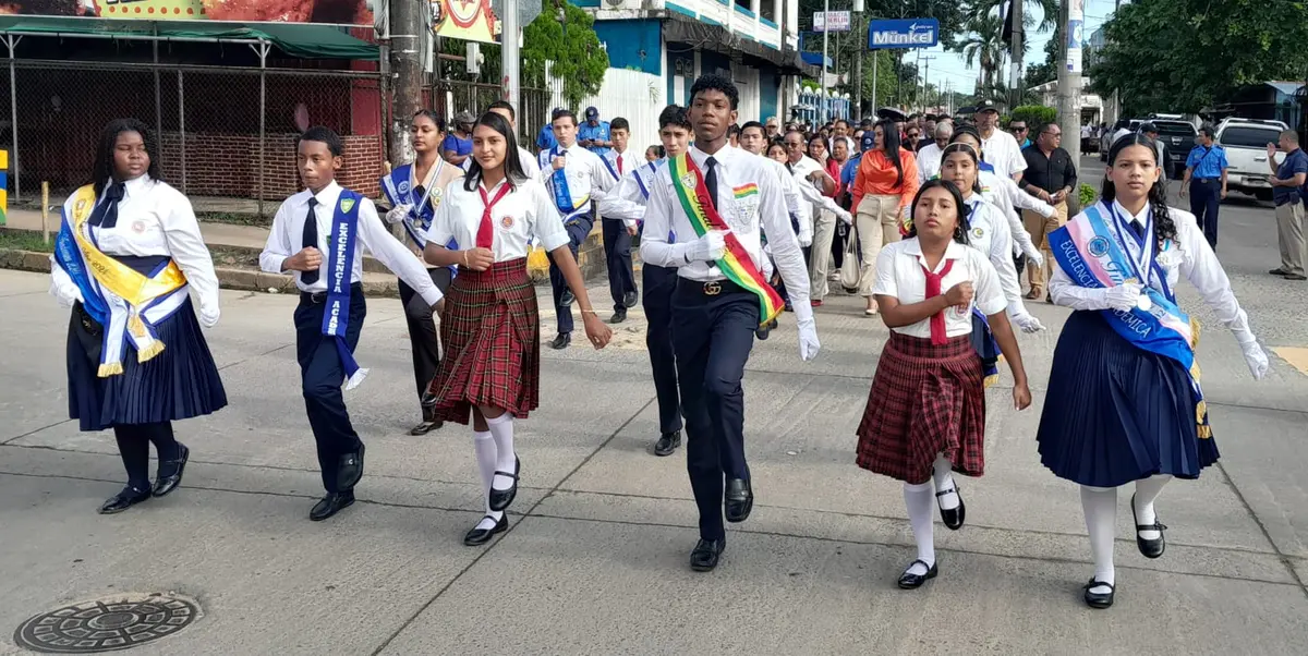 Bluefields inaugura mes de la Autonomía con gran fervor