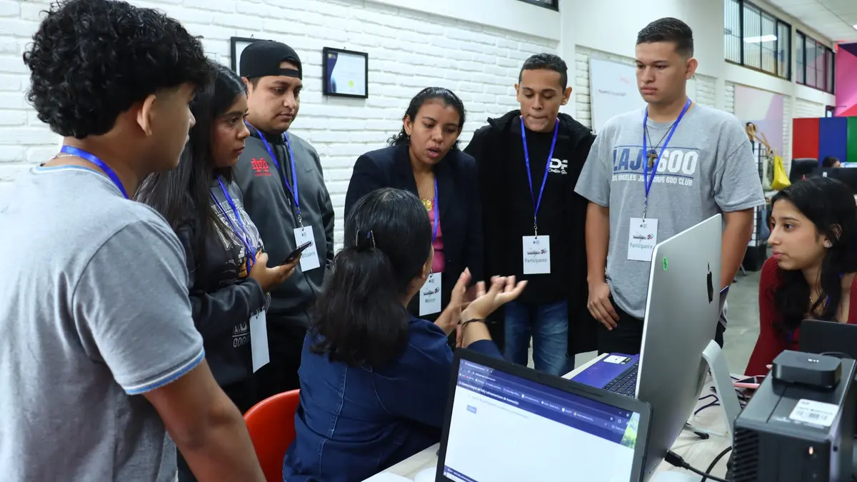 Universitarios participan en el Rally Latinoamericano de Innovación 2024