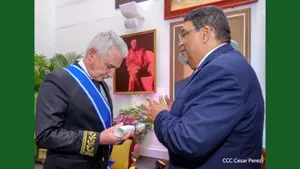 Nicaragua otorga la Orden José de Marcoleta al embajador de Rusia, Alexander Khokhólikov