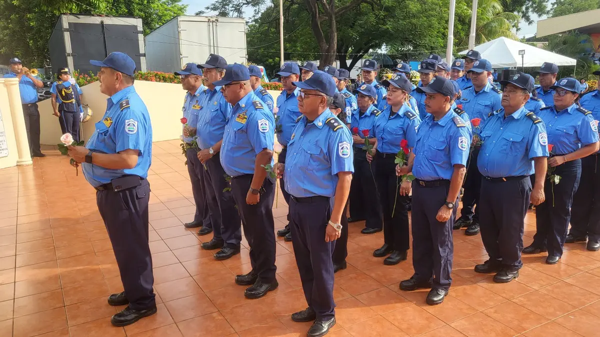 Policía Nacional homenajea a compañeros caídos en su 45º Aniversario