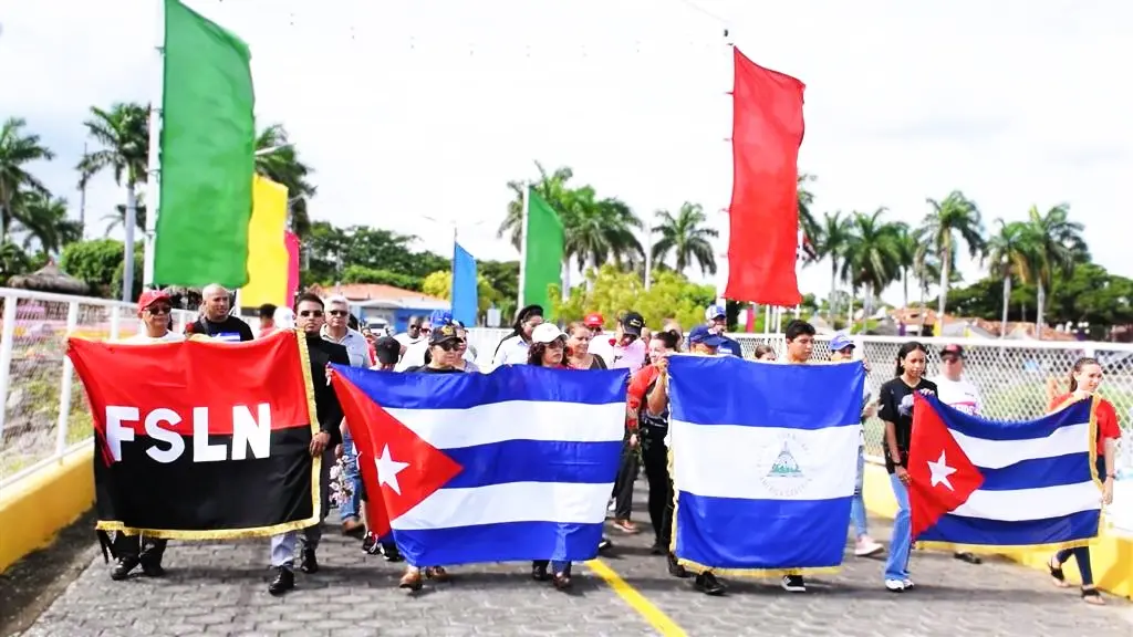 Miembros estatales conmemoran al guerrillero cubano Camilo Cienfuegos