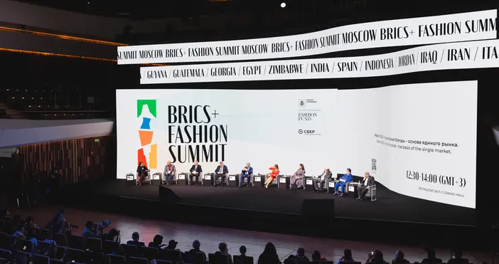 Delegaciones internacionales se reúnen en la Cumbre de la Moda del BRICS+