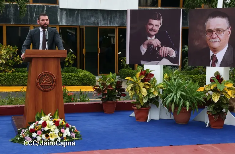 Honran memoria de Paul Oquist Kelley con el renombramiento del antiguo Banco Central