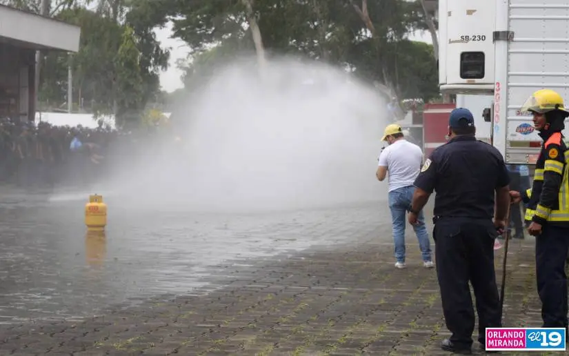 Bomberos Unidos fortalecen capacidades con simulacro de control de gas