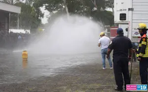 Bomberos Unidos fortalecen capacidades con simulacro de control de gas