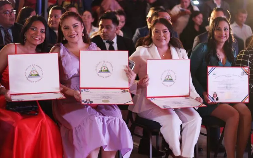 Unan-Managua gradúa jóvenes con maestrías para impulsar el desarrollo