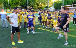 Juventud rinde homenaje a Maradona con exhibición de fútbol