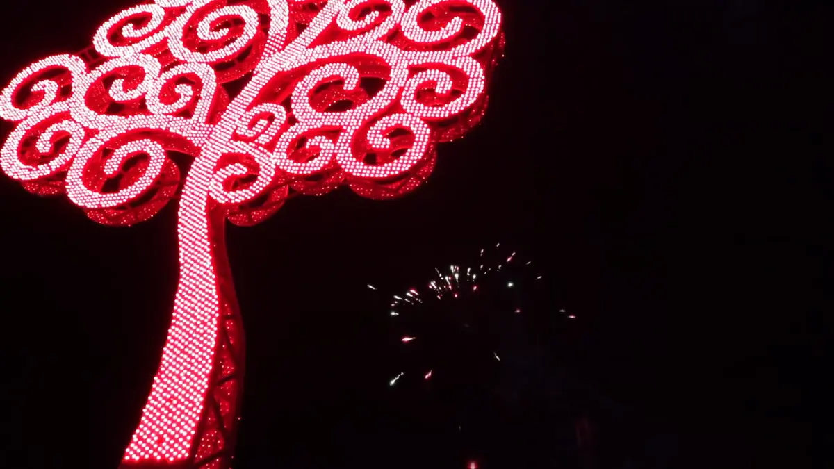 Ticuantepe iluminado con nuevo Árbol de la Vida que representa la luz de la esperanza