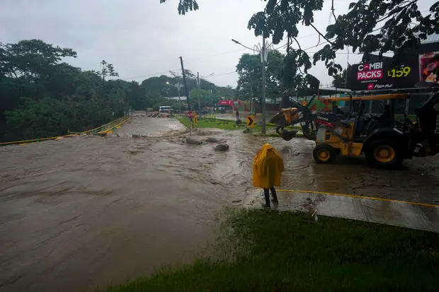 Belice se recupera tras el paso de la tormenta Sara