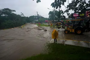 Belice se recupera tras el paso de la tormenta Sara