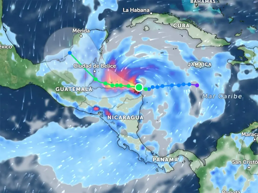 México refuerza medidas ante impacto de la tormenta tropical Sara