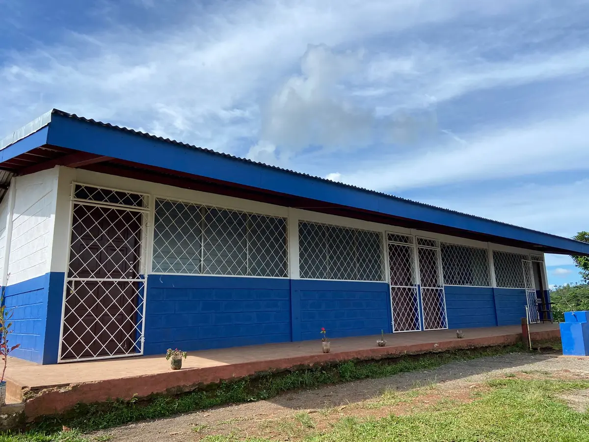 Niñez de Bluefields celebra la mejora de su escuela