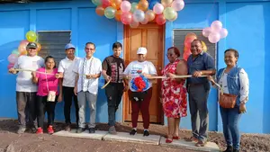 Nueva familia de Bluefields celebra la entrega de su vivienda