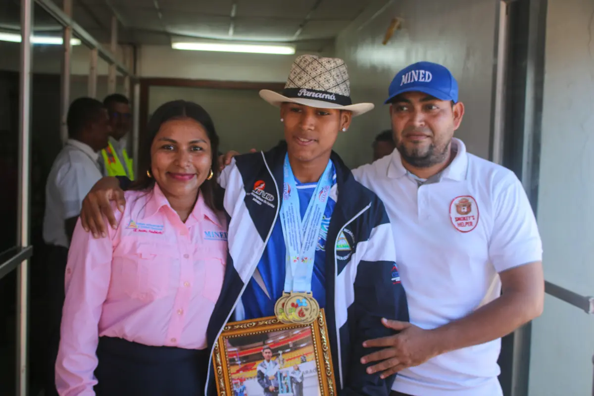 Diran Hernández, orgullo de Nicaragua, regresa con 4 medallas de oro