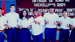 Más de 2 mil estudiantes futuros bachilleres reciben bono en Carazo