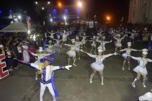 Familias de León disfrutan del festival de bandas y comparsas rítmicas
