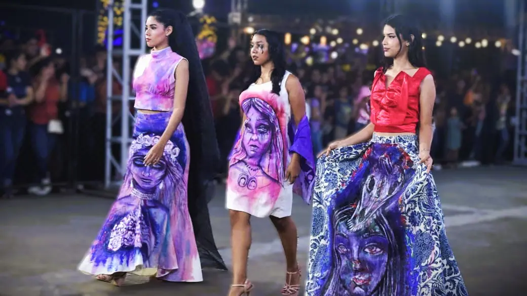 León rinde tributo a sus leyendas con deslumbrantes pasarelas