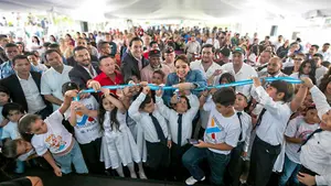 Presidenta Castro inaugura escuela y declara Comayagua libre de analfabetismo