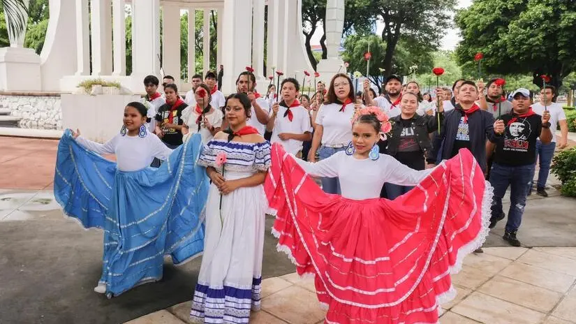 Homenaje a los héroes de la patria en el Día de los Fieles Difuntos