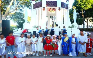 Concierto navideño emociona a familias capitalinas en Parque Central