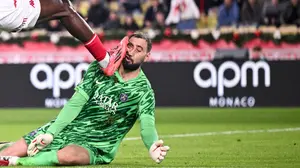 Donnarumma sufre un traumatismo facial tras choque con Wilfried Singo