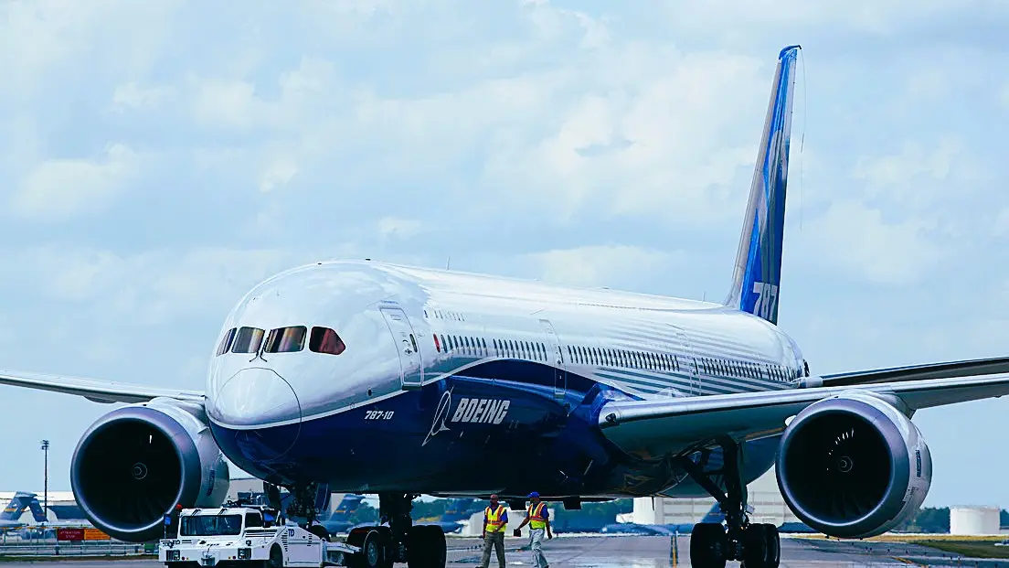 Encuentran cadáver en un tren de aterrizaje de avión en Hawái