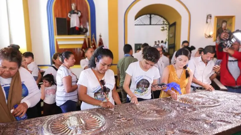La tradición de la Lavada de la Plata reúne a miles en El Viejo, Chinandega