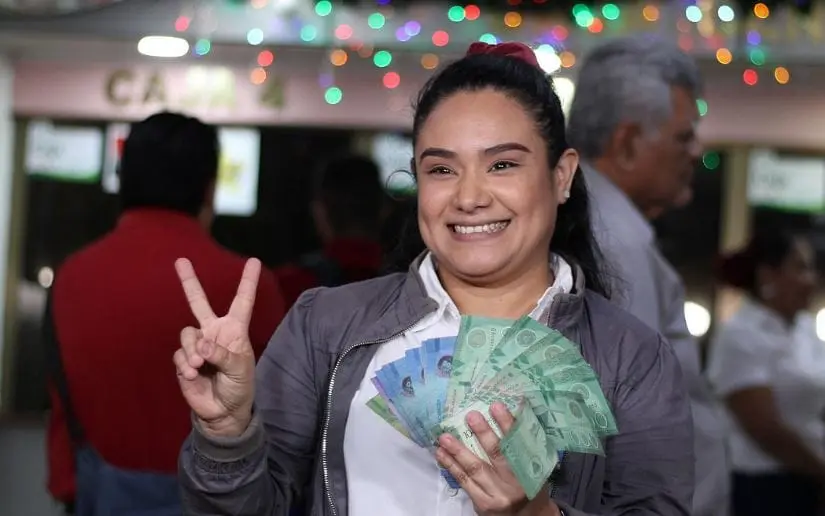 Adelantan pago de salario de Diciembre a trabajadores de la salud