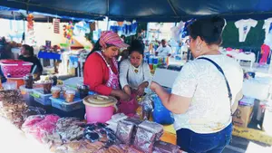 Comerciantes de Corinto ofrecen artículos para celebrar la Purísima