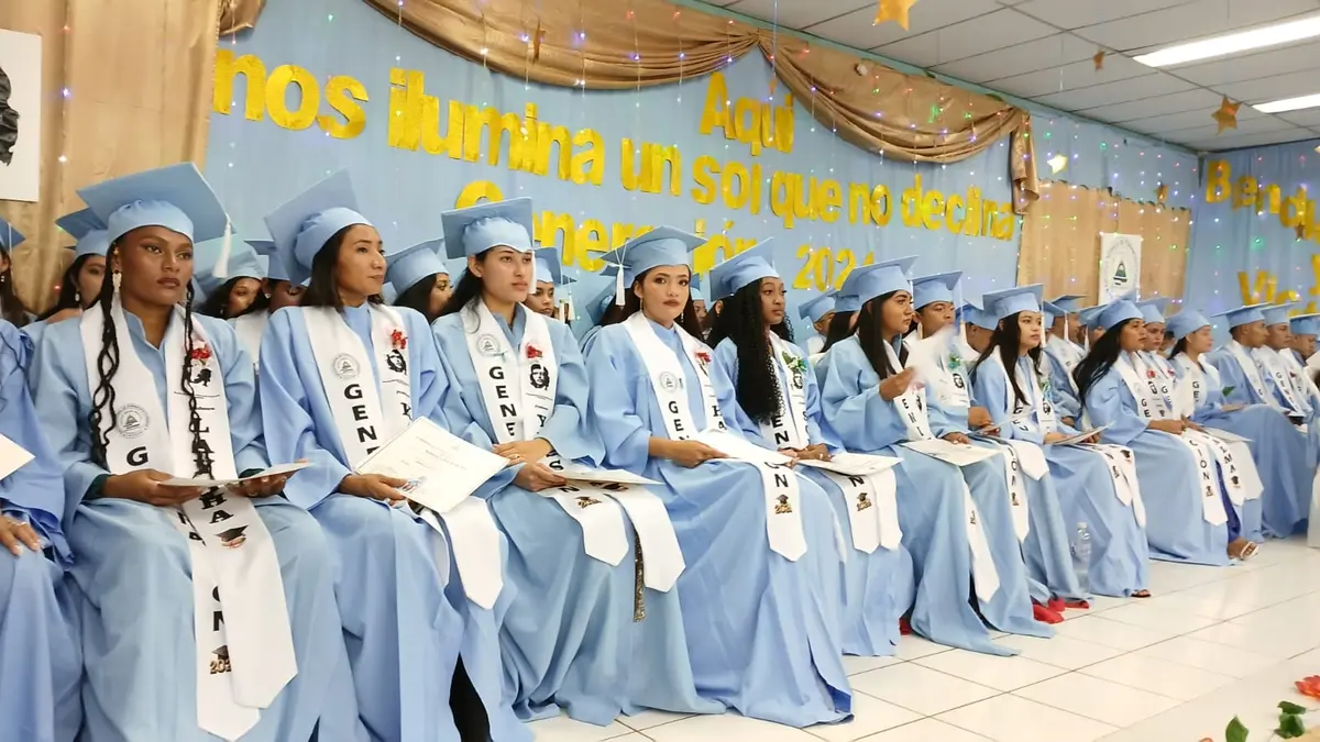 Escuela normal de Bluefields gradúa a 68 nuevos maestros