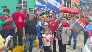 Carazo celebra regreso de campeona mundial de Artes Marciales Mixtas