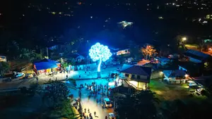 Monumento a Sandino resplandece junto a árbol de la vida en Bilwi