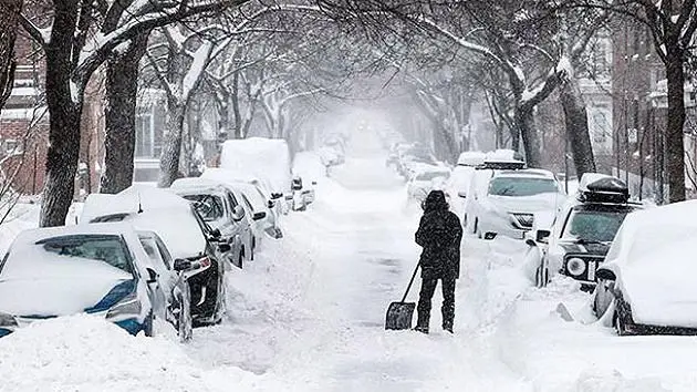Nevadas intensas y vientos huracanados afectan el litoral de Japón