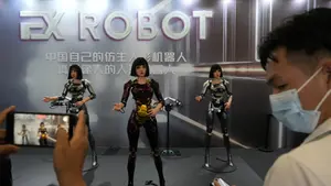 China promueve robots humanoides para el cuidado de personas mayores
