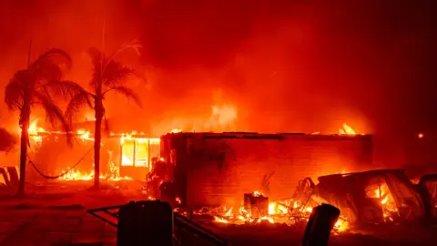 Incendio en Los Ángeles deja miles de evacuados y daños masivos