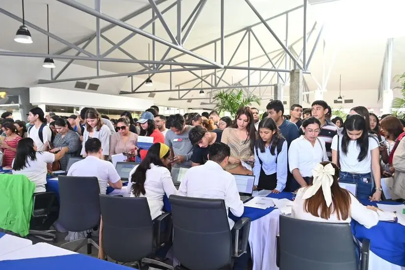 8va Feria Nacional de Becas universitarias reúne a cientos de jóvenes