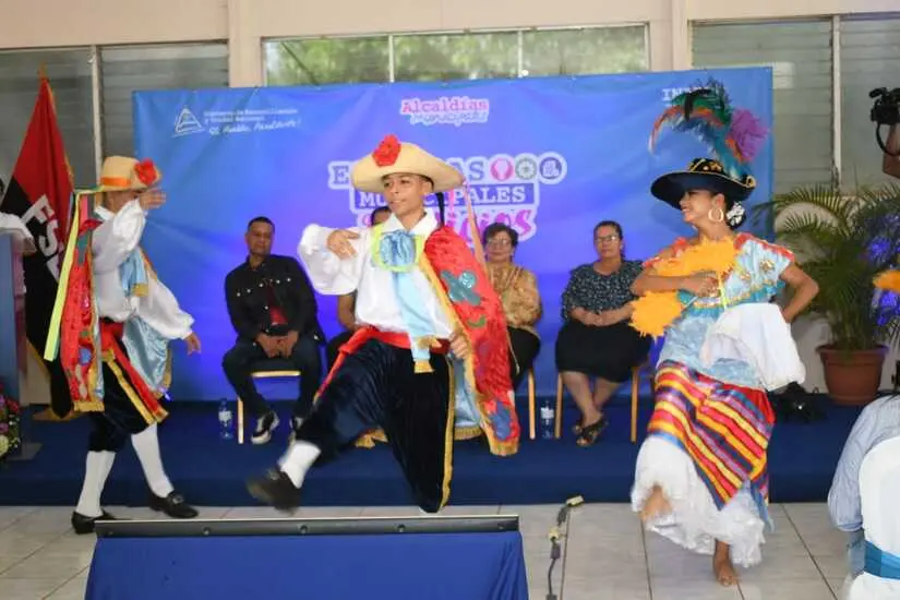 Lanzan escuelas municipales de oficios 2025 con 195 cursos