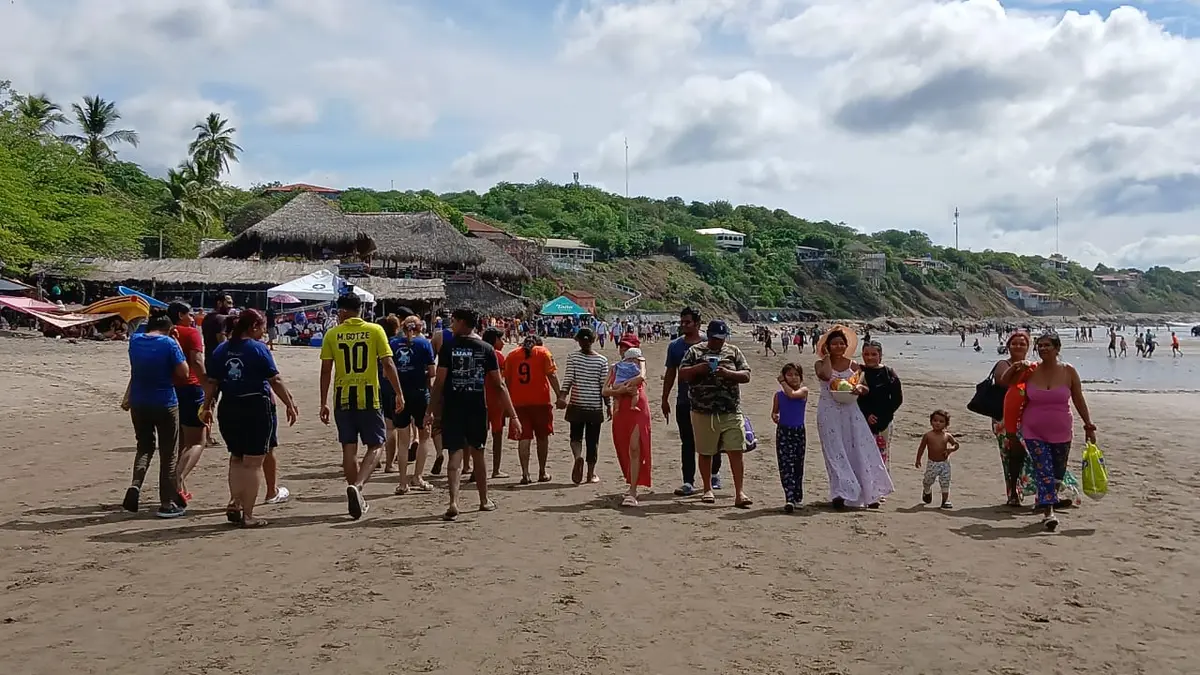 Carazo vive el inicio del Año Nuevo con familias en sus balnearios