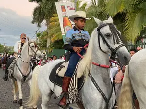 Tradicional desfile hípico en El Rosario inaugura el 2025