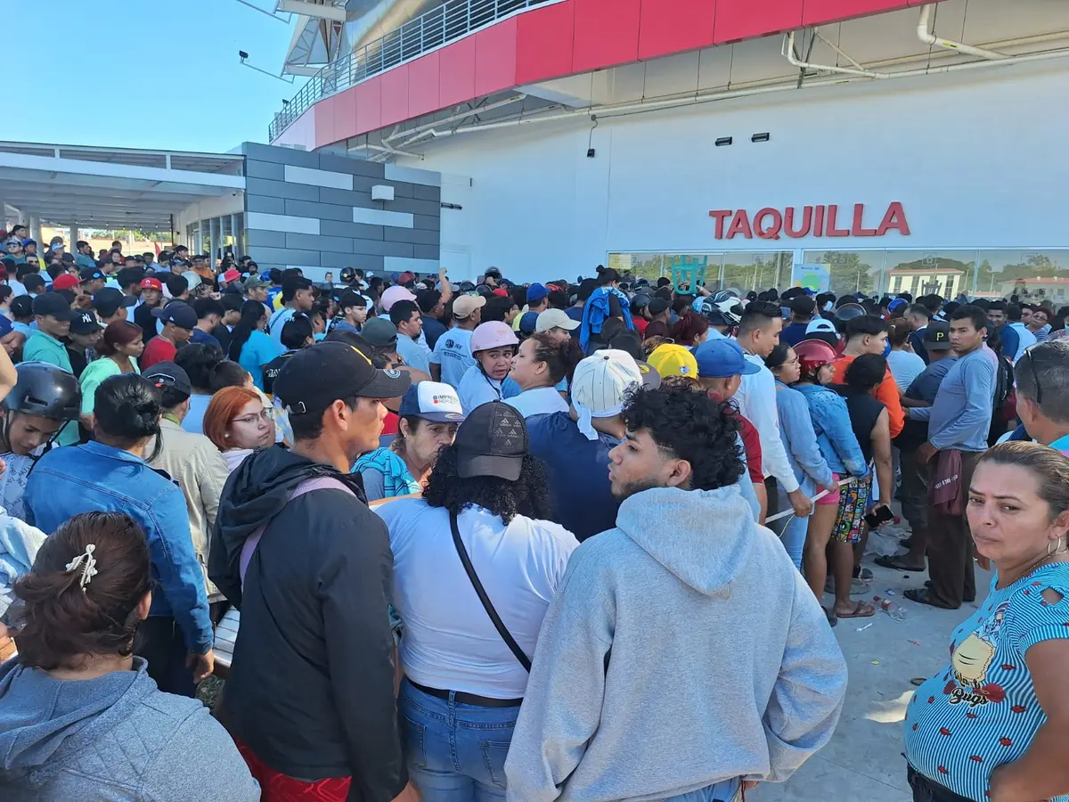 Fanaticada se desborda para final de los Leones y el Tren del Norte