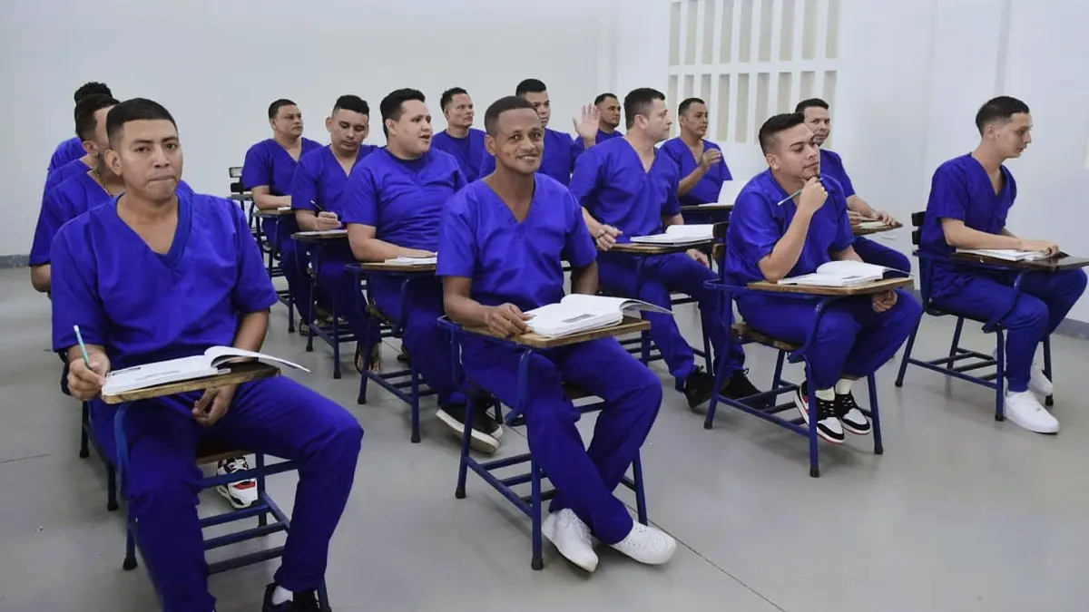 Privados de libertad inician año escolar 2025 en León