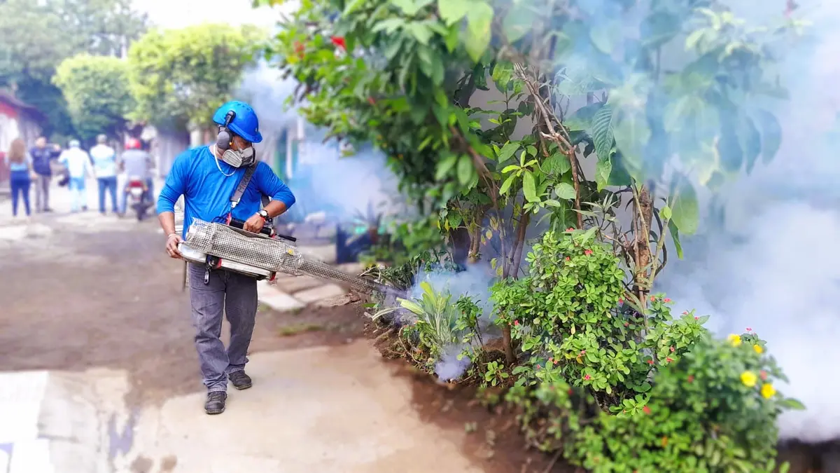 Brigadas de salud combaten criaderos de zancudos en Managua
