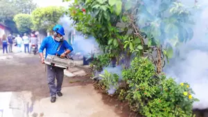 Brigadas de salud combaten criaderos de zancudos en Managua