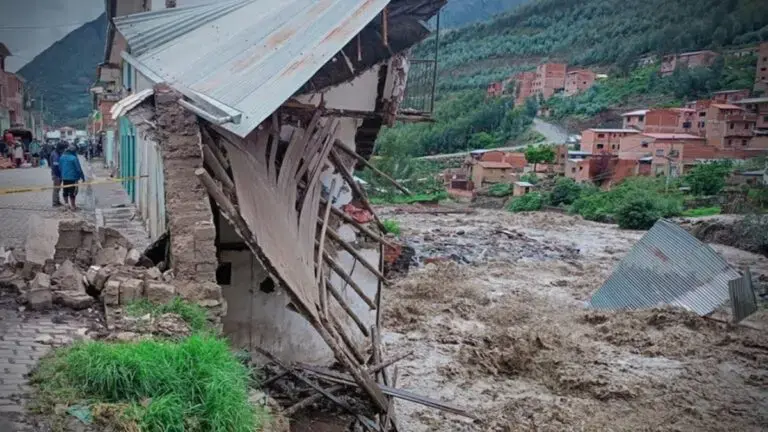 Inundaciones en Bolivia dejan 18 muertos y graves daños