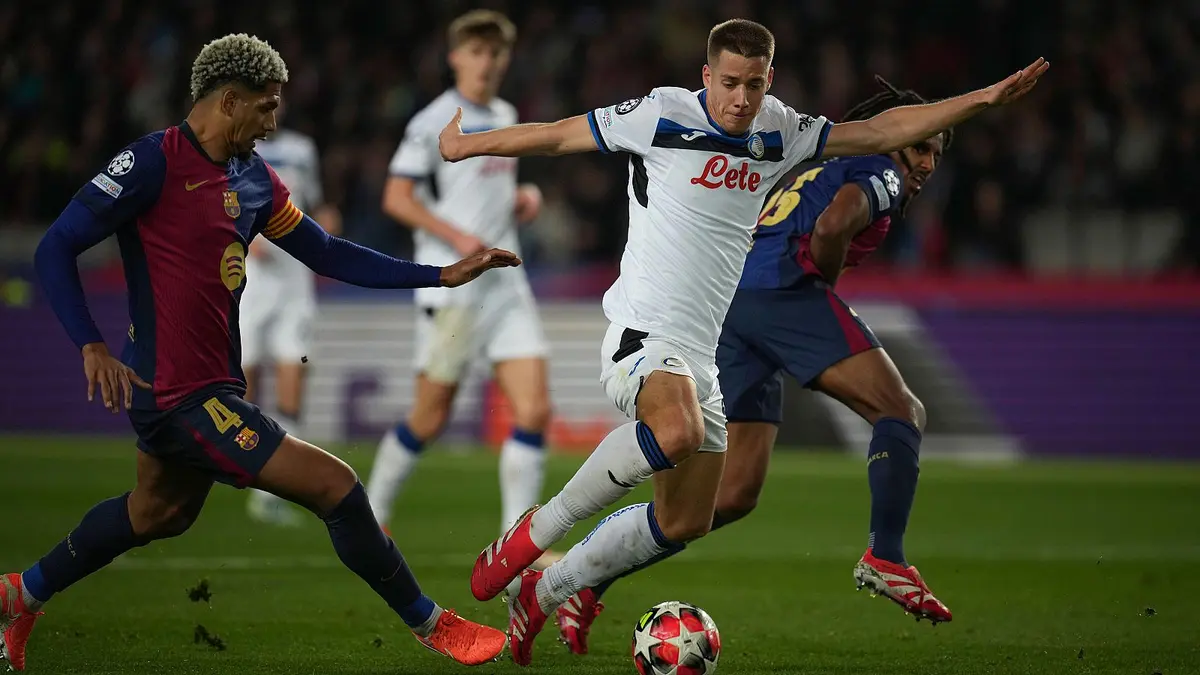 Barcelona empata con Atalanta y avanza a octavos como segundo