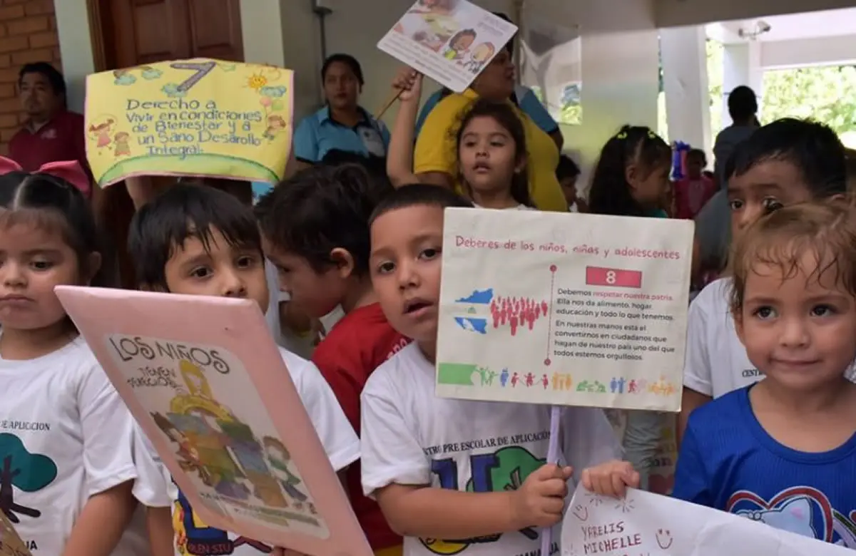 Gobierno otorga bono escolar para promover una educación de calidad
