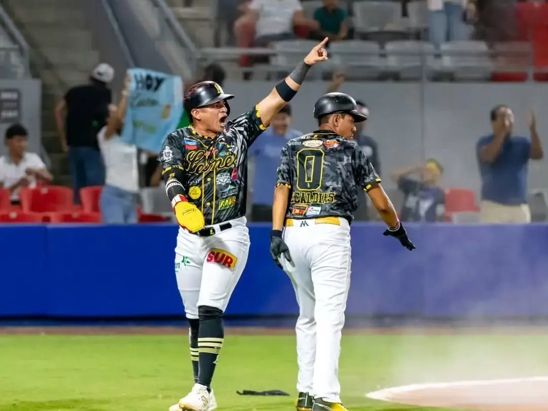 Leones vencen al Tren del Norte y mantiene viva la lucha por el campeonato